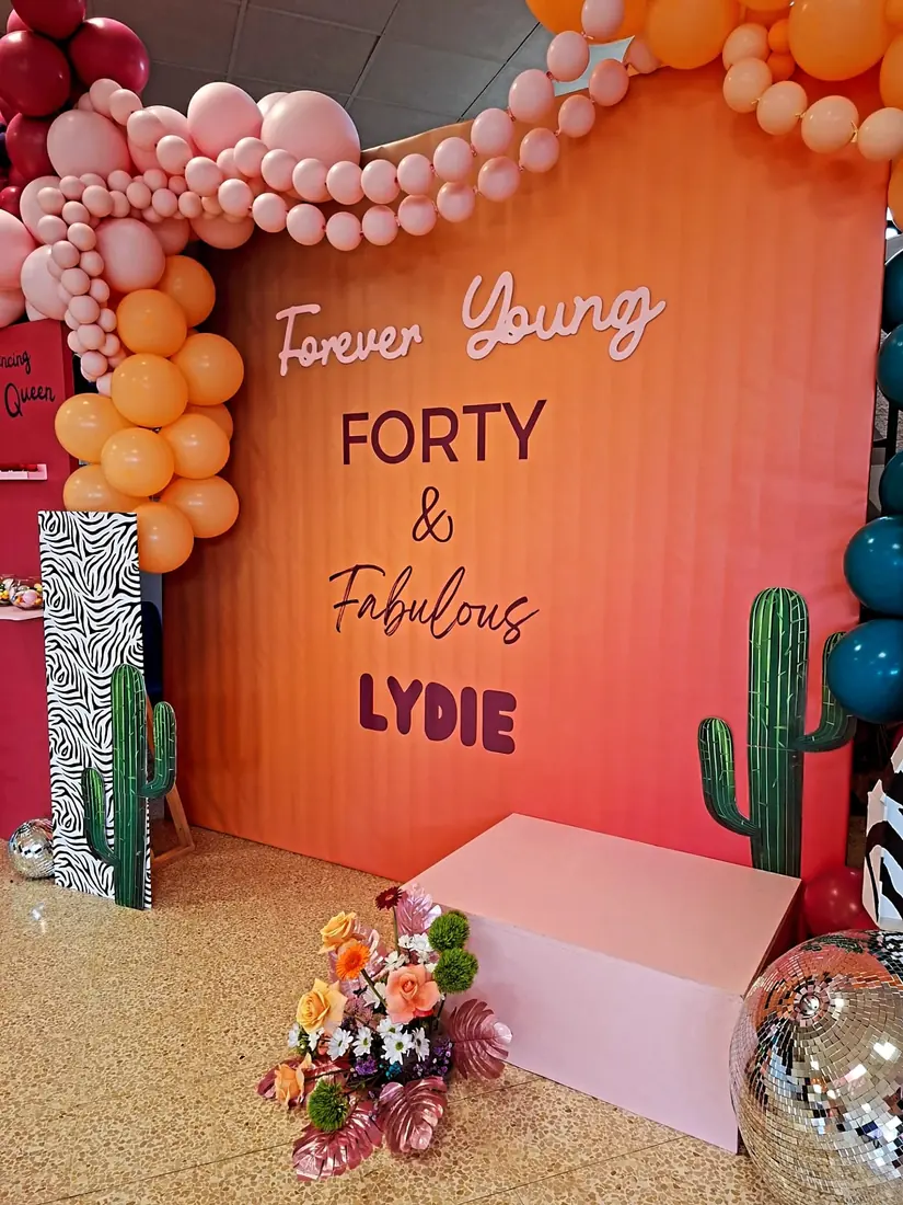 décoration d'anniversaire 40 ans par ML Events — toile « Forty & Fabulous » et cactus